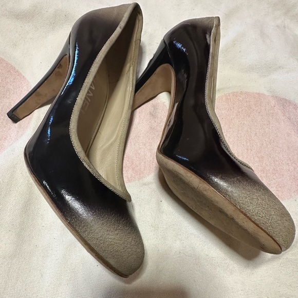 Chanel
Interlocking CC Logo Patent Leather Pumps
Women's Size:5.5 - Picture 7 of 8